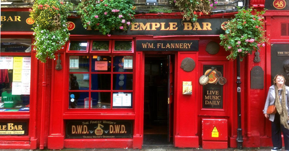 Fasade av pub på Temple Bar i Dublin.