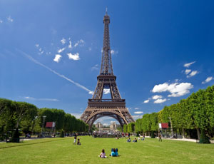 Eiffeltårnet i Paris om våren